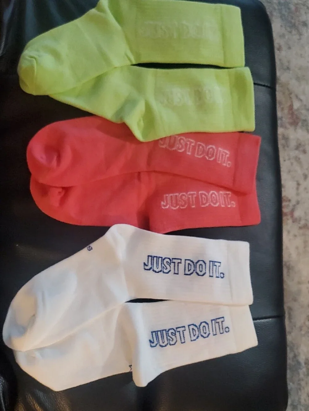Nike Crew Athletic Socks Pack in Lime, Coral & White